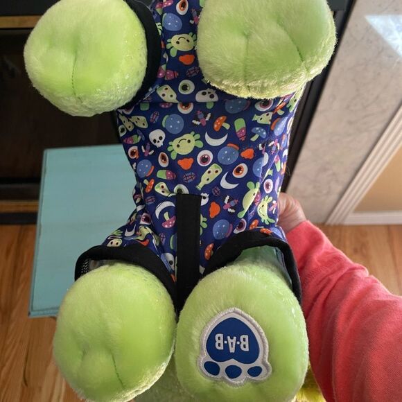 Build a Bear Lime Green Glow in The Dark AXOLOTL 19 inch Plush with Outfit! - Picture 11 of 16